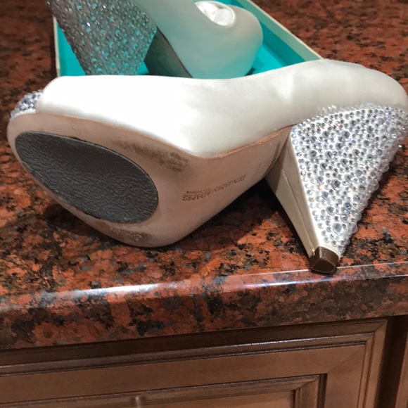 Benjamin Adams Rhiana Ivory Duchesse Silk Shoes - Picture 5 of 17